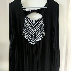 Black tunic with neck detail